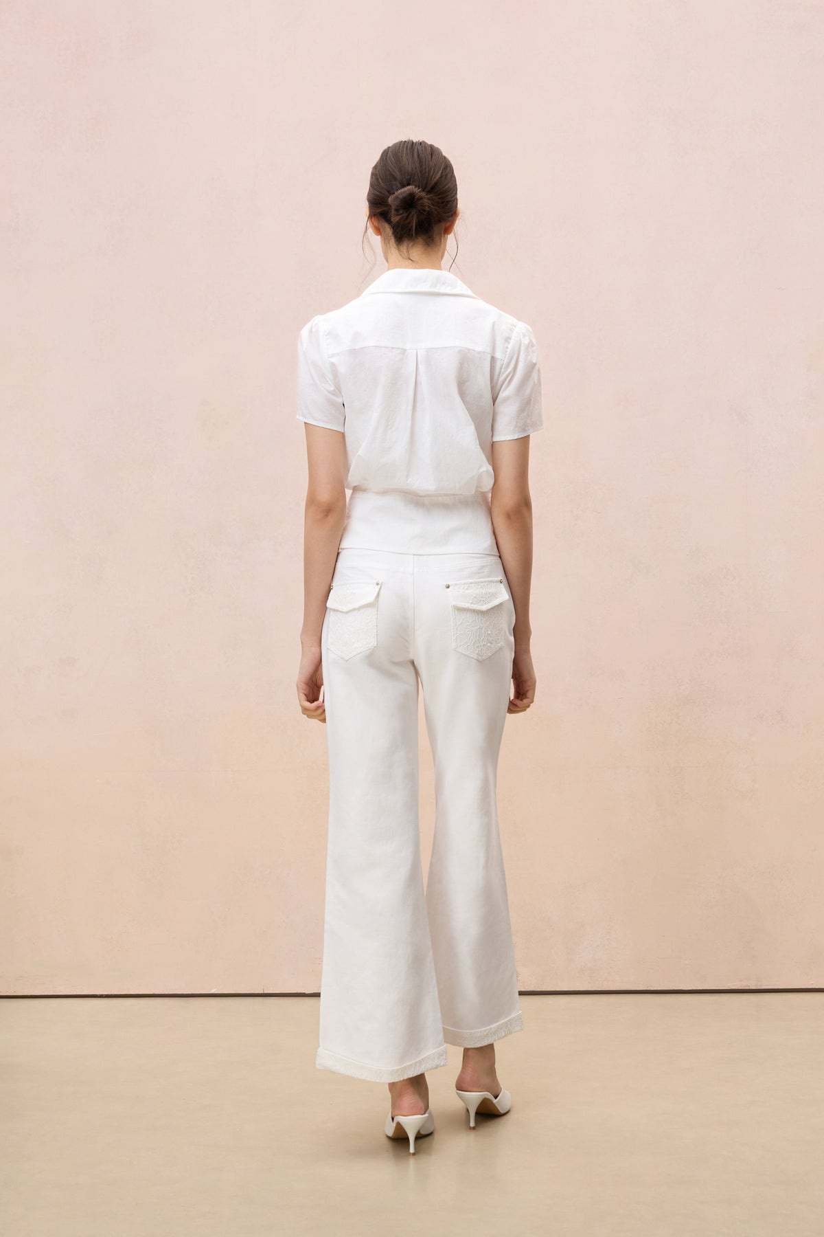 RUFFLED V-NECK COTTON-LINEN BLOUSE