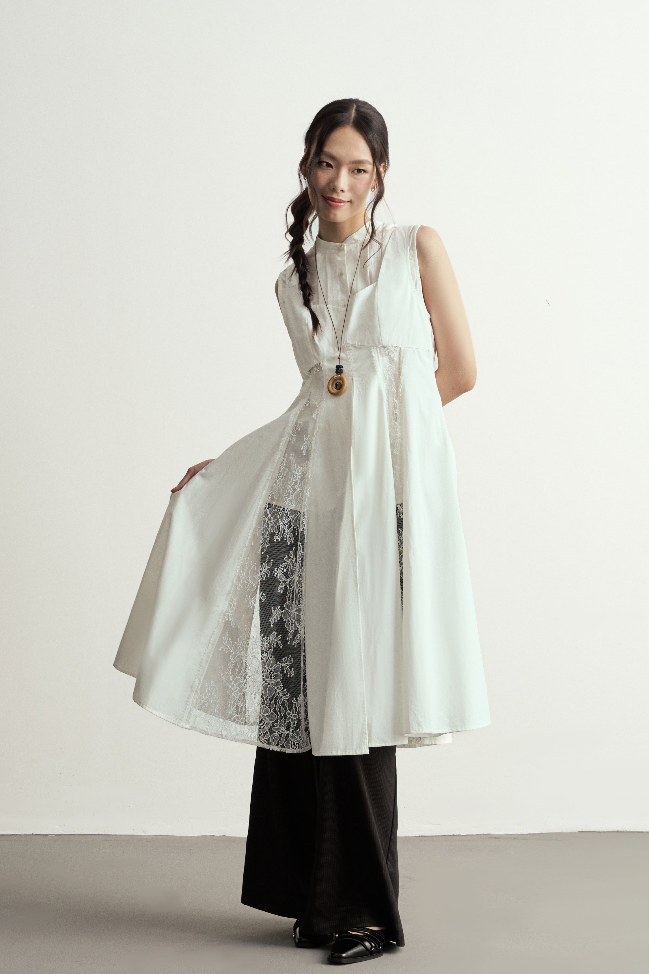White Lace Tie-Detail Sleeveless Long Overlay/白色蕾絲綁帶拼接無袖長外搭