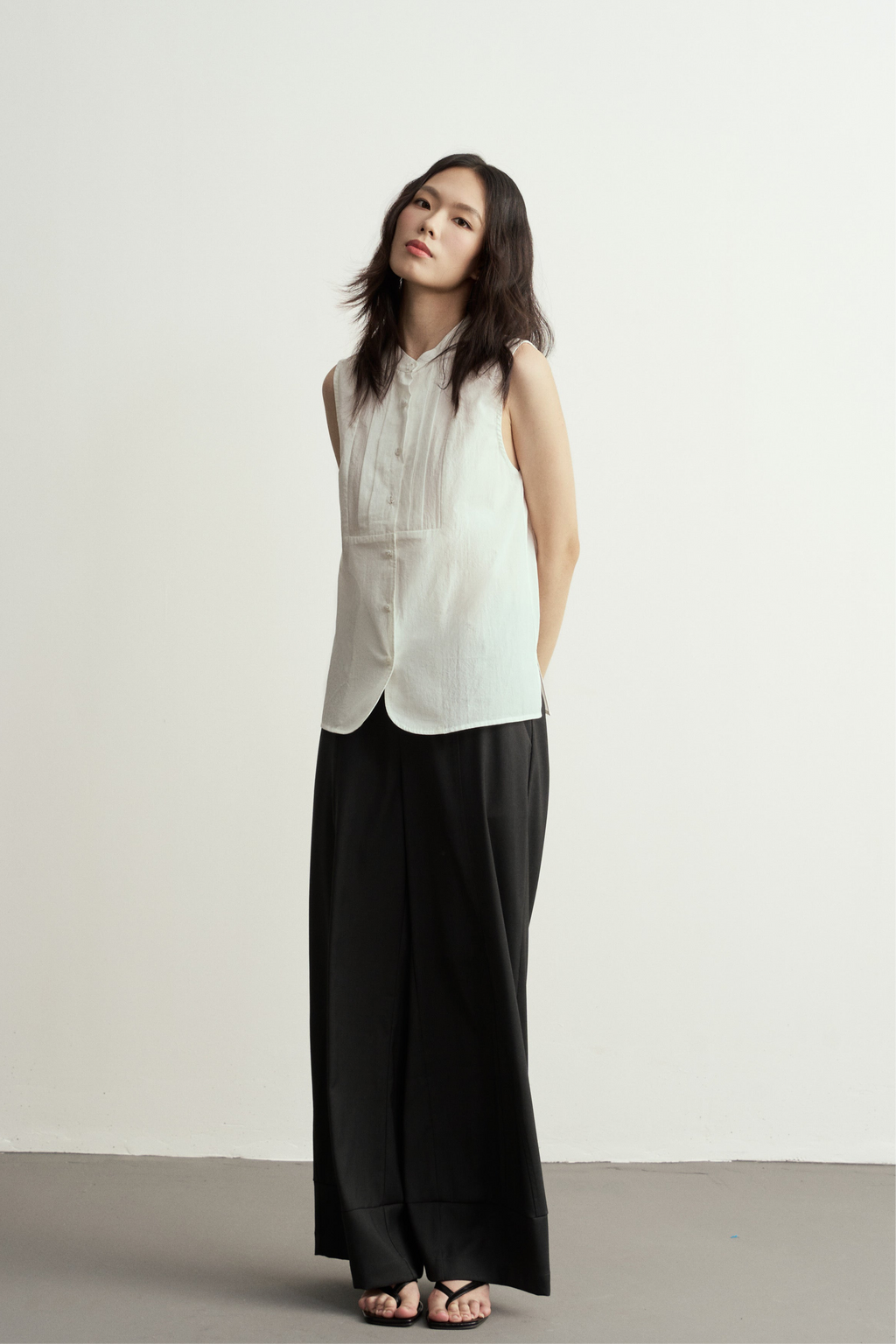 Traditional Chinese White Round Neck Pleats Sleeveless Top/新中式白色圓領褶皺無袖背心