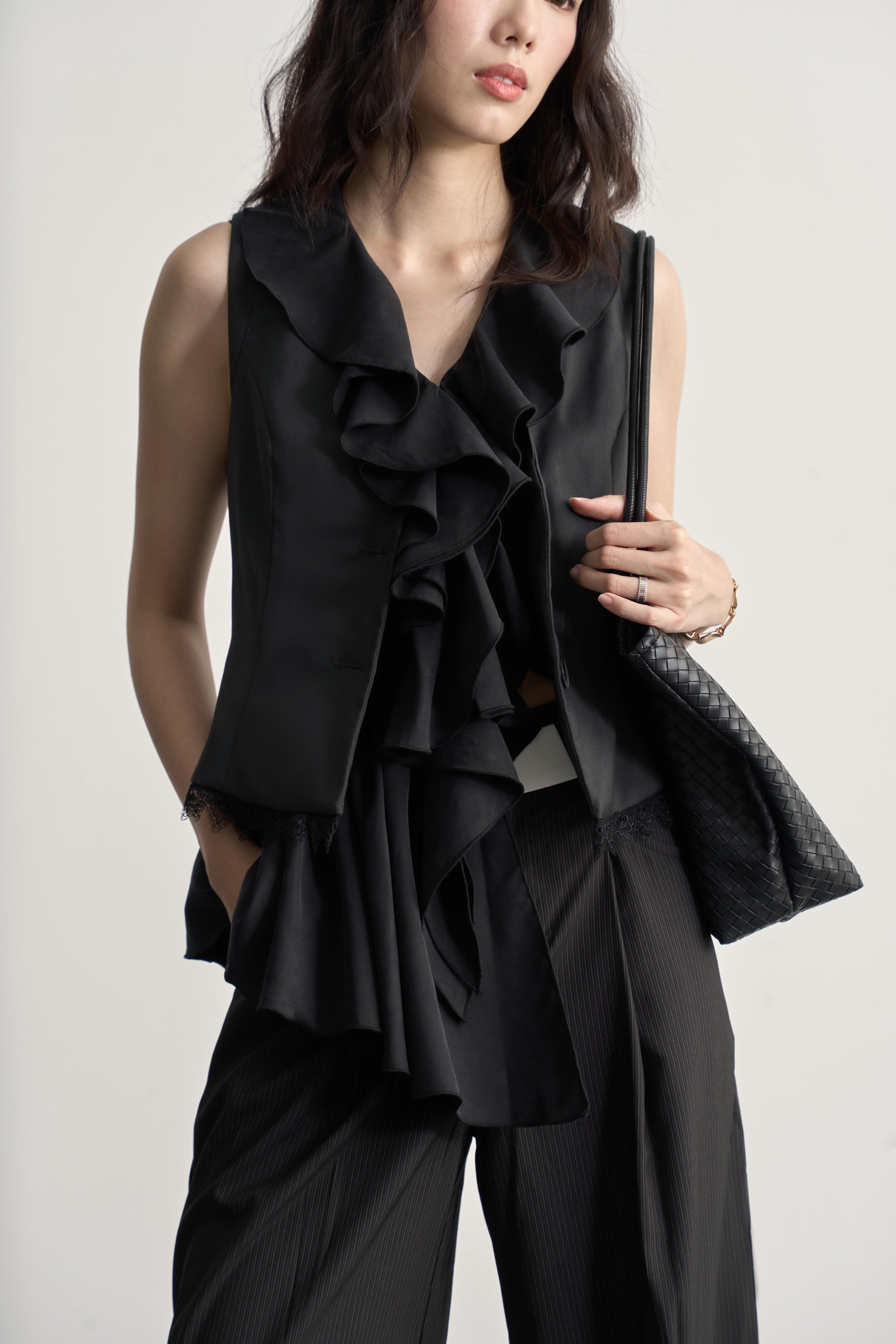 Black Asymmetric Ruffles Sleeveless Blouse/黑色無袖荷葉邊不對稱百褶修身上衣