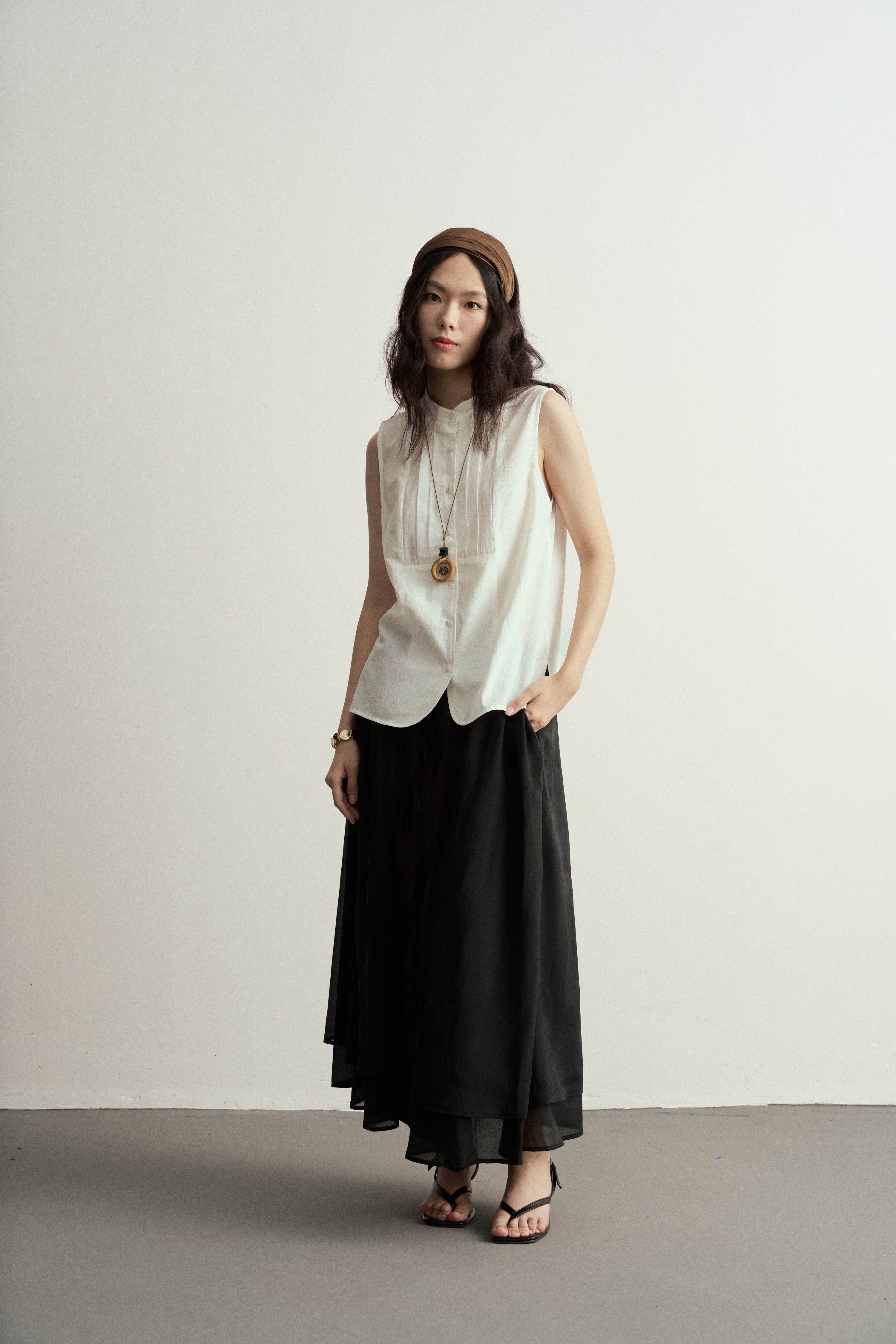 Traditional Chinese White Round Neck Pleats Sleeveless Top/新中式白色圓領褶皺無袖背心