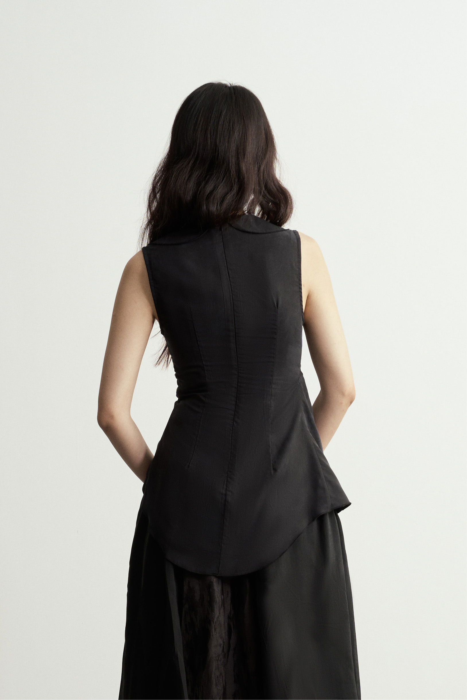 Black Asymmetric Ruffles Sleeveless Blouse/黑色無袖荷葉邊不對稱百褶修身上衣