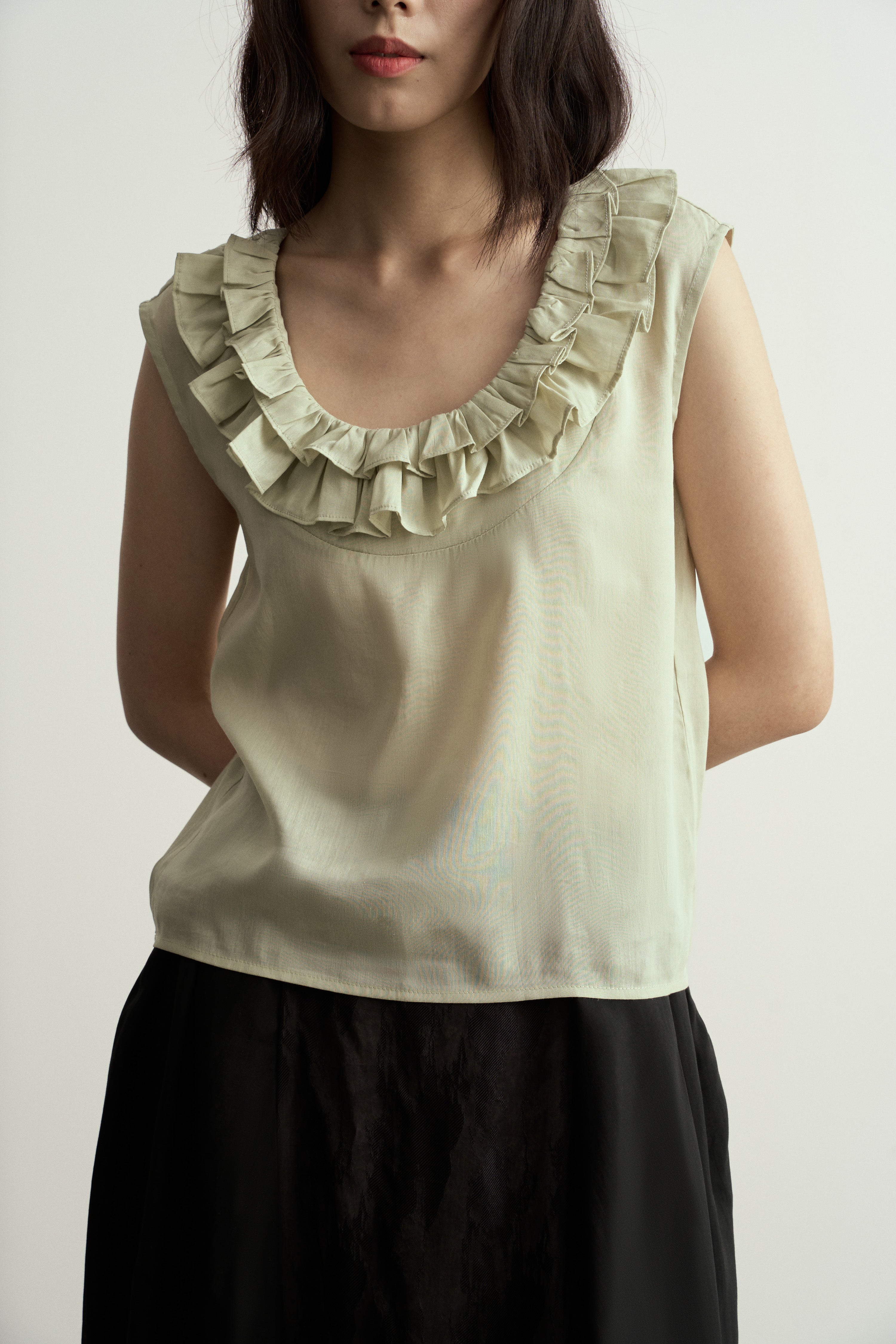 Light Green Linen Sleeveless Top with Double Ruffle Neckline/淺綠雙層荷葉邊領亞麻無袖背心