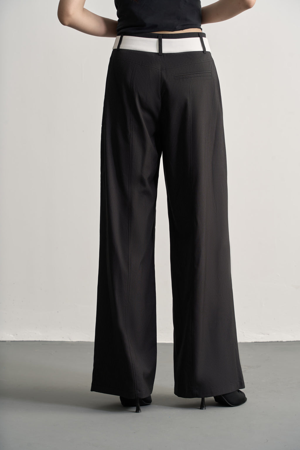 Black and White Striped Wide-Leg Trousers/黑白拼色間條直筒闊腳西裝褲￼