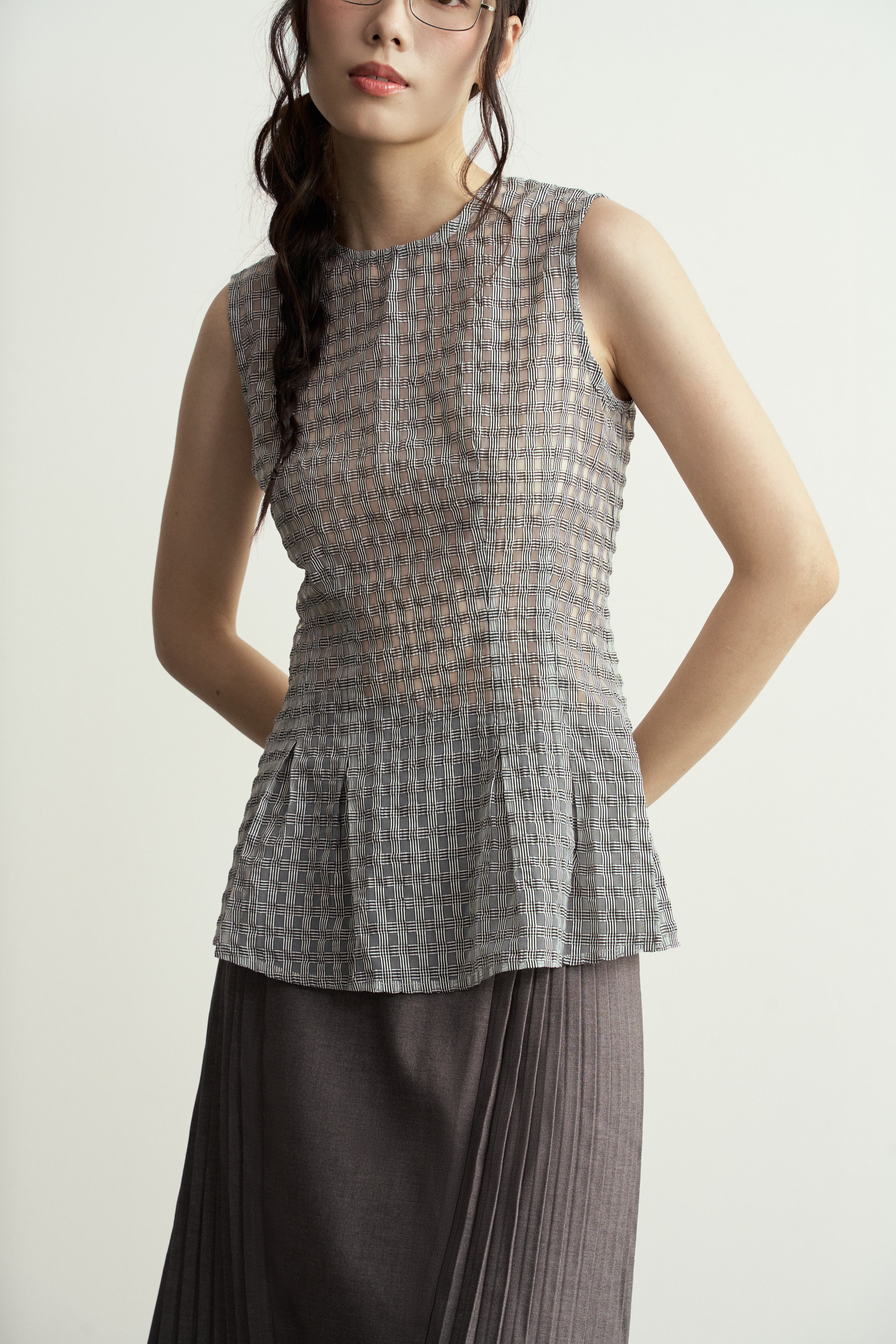 Sleeveless Semi-Sheer Grey Check Fitted Top/無袖半透修腰格子灰色背心
