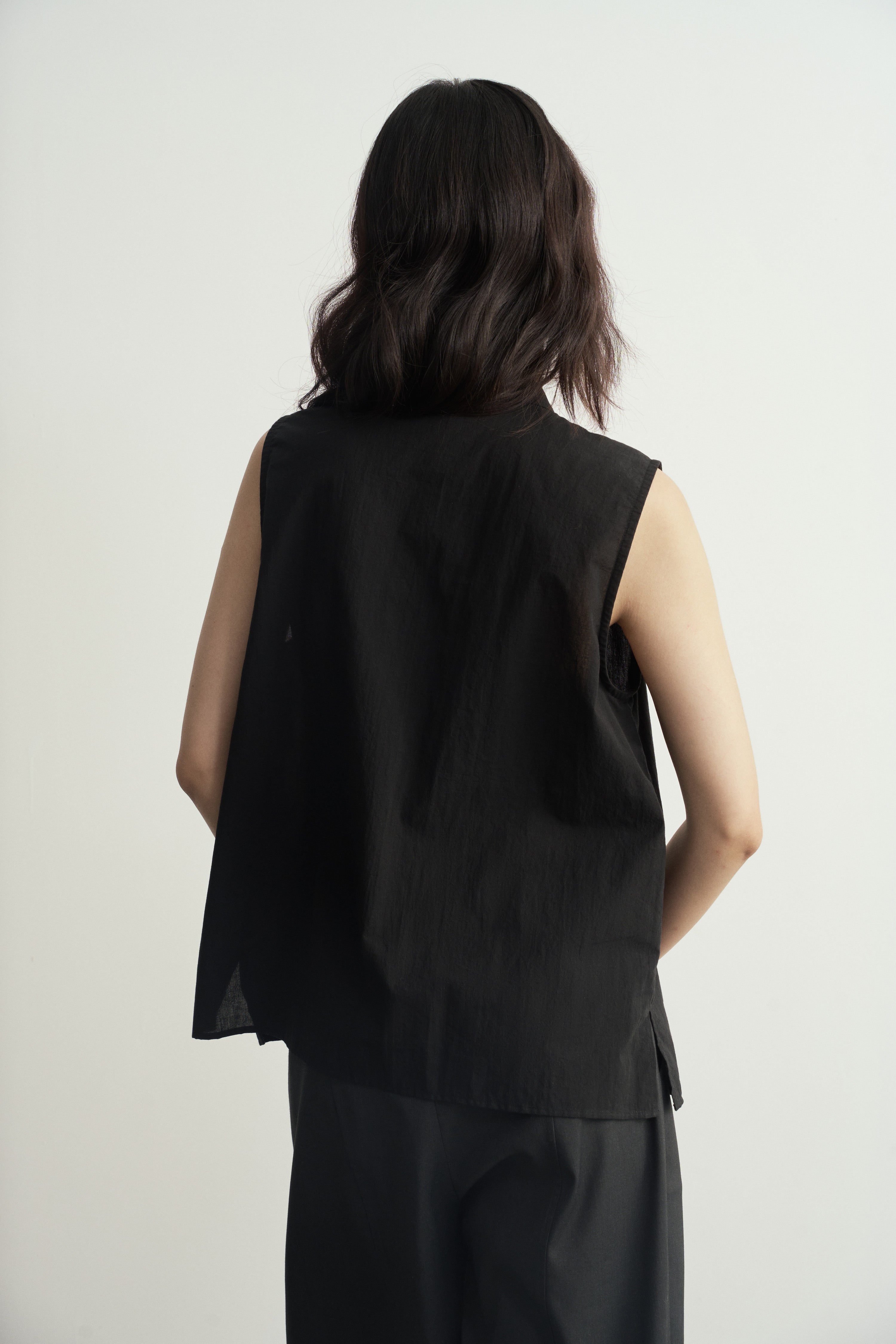 Traditional Chinese Black Round Neck Pleats Sleeveless Top/新中式黑色圓領褶皺無袖背心