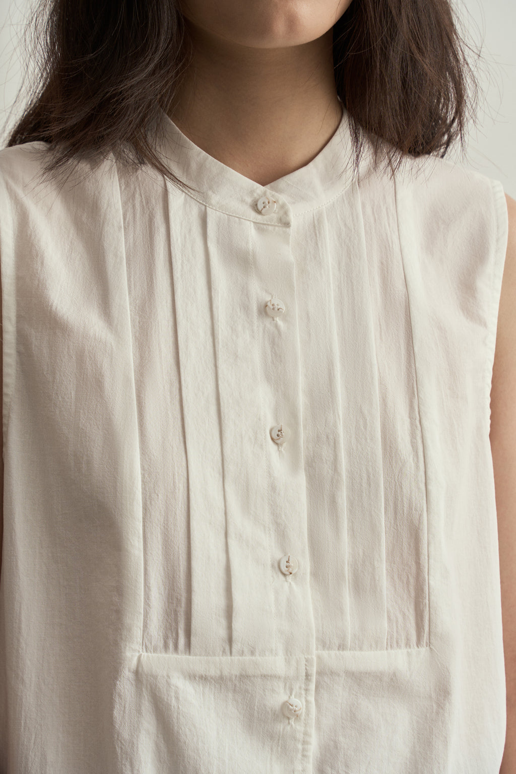 Traditional Chinese Black Round Neck Pleats Sleeveless Top/新中式黑色圓領褶皺無袖背心