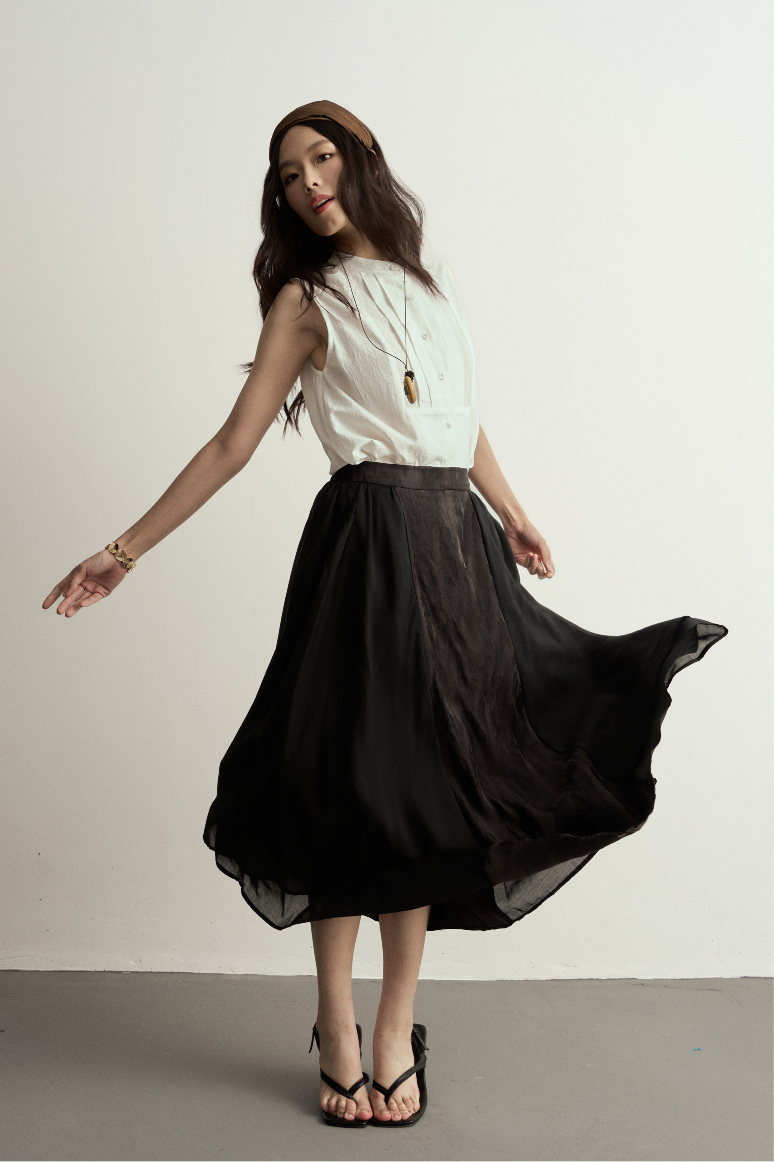 Black Jacquard Flared Skirt With Sheer Panels/黑色透紗拼接暗紋傘裙