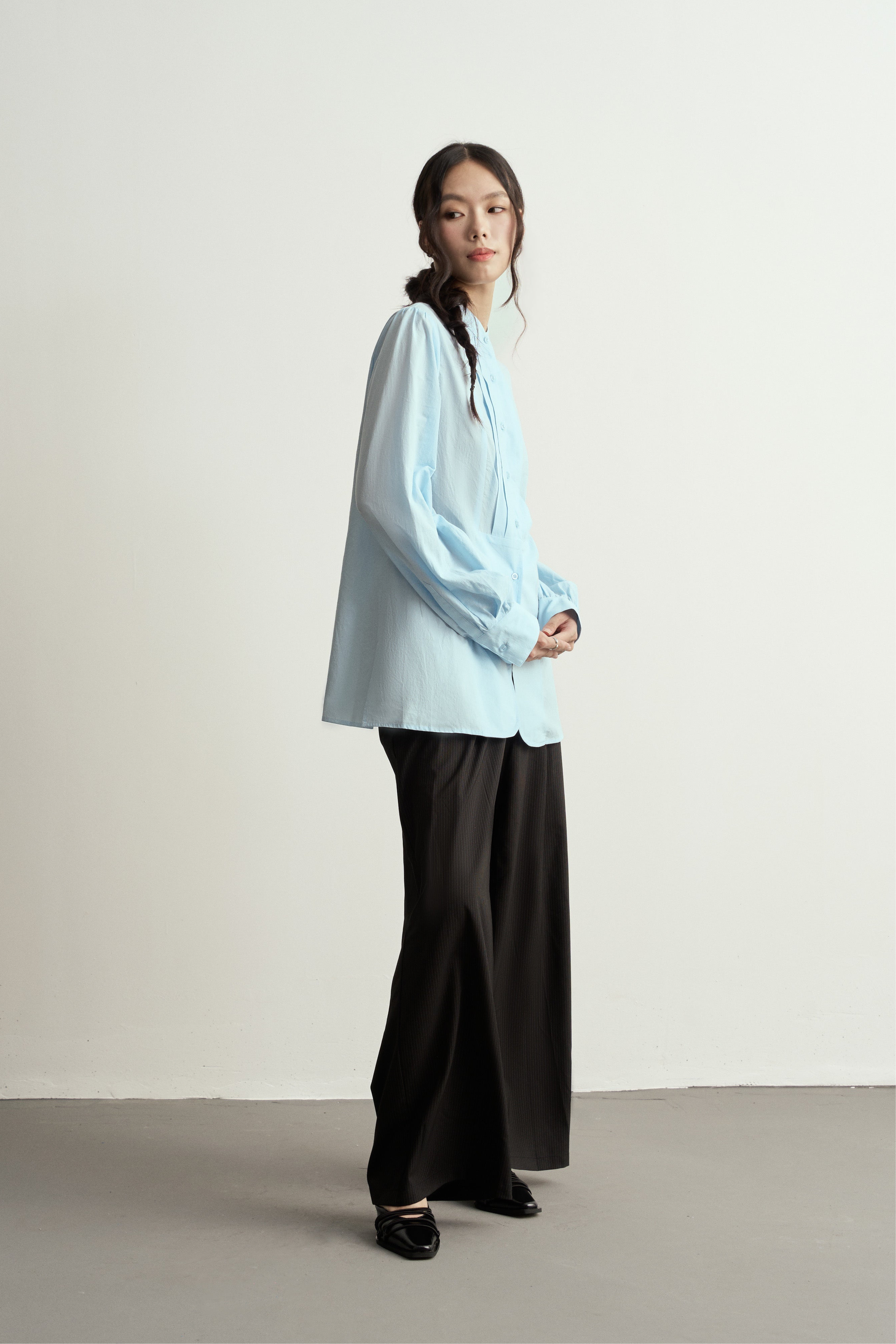 Traditional Chinese Round Neck Pleats Baby Blue Shirt/新中式圓領褶皺長袖淺藍恤衫