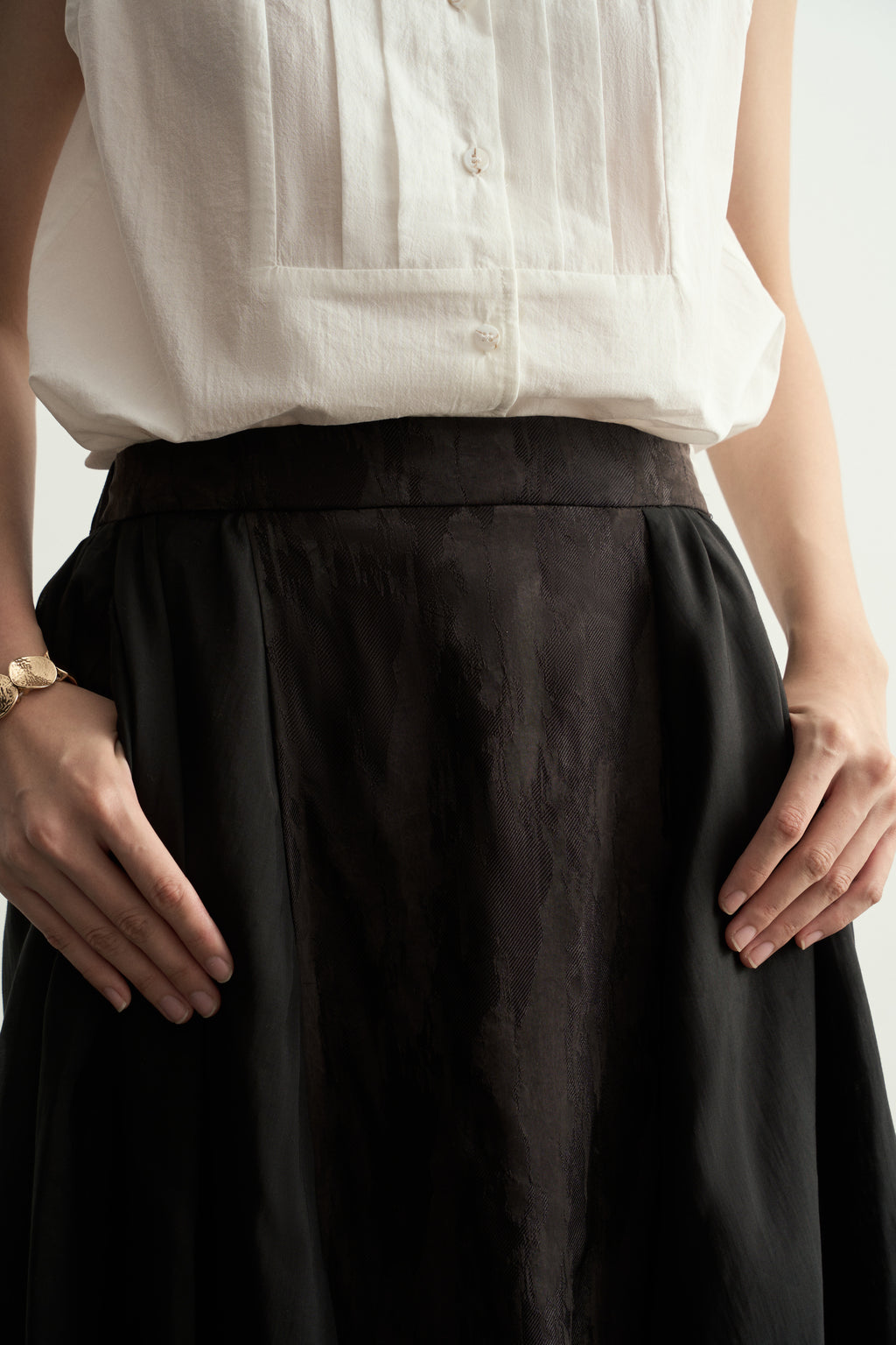 Black Jacquard Flared Skirt With Sheer Panels/黑色透紗拼接暗紋傘裙