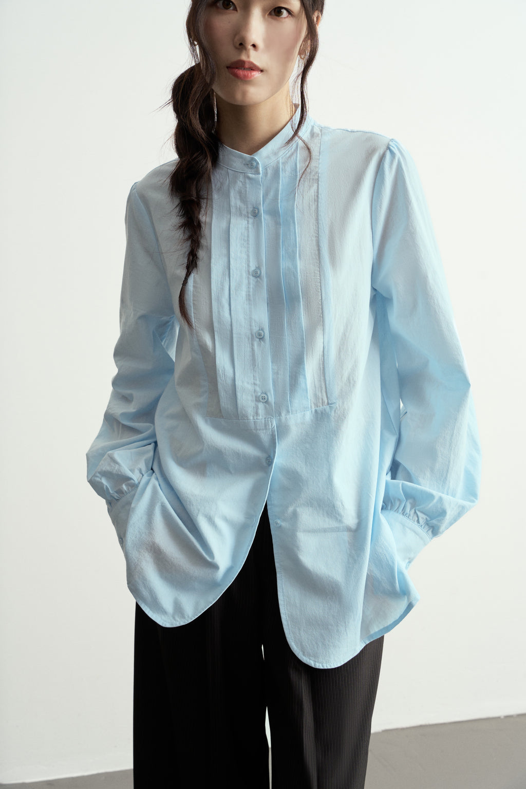 Traditional Chinese Round Neck Pleats Baby Blue Shirt/新中式圓領褶皺長袖淺藍恤衫