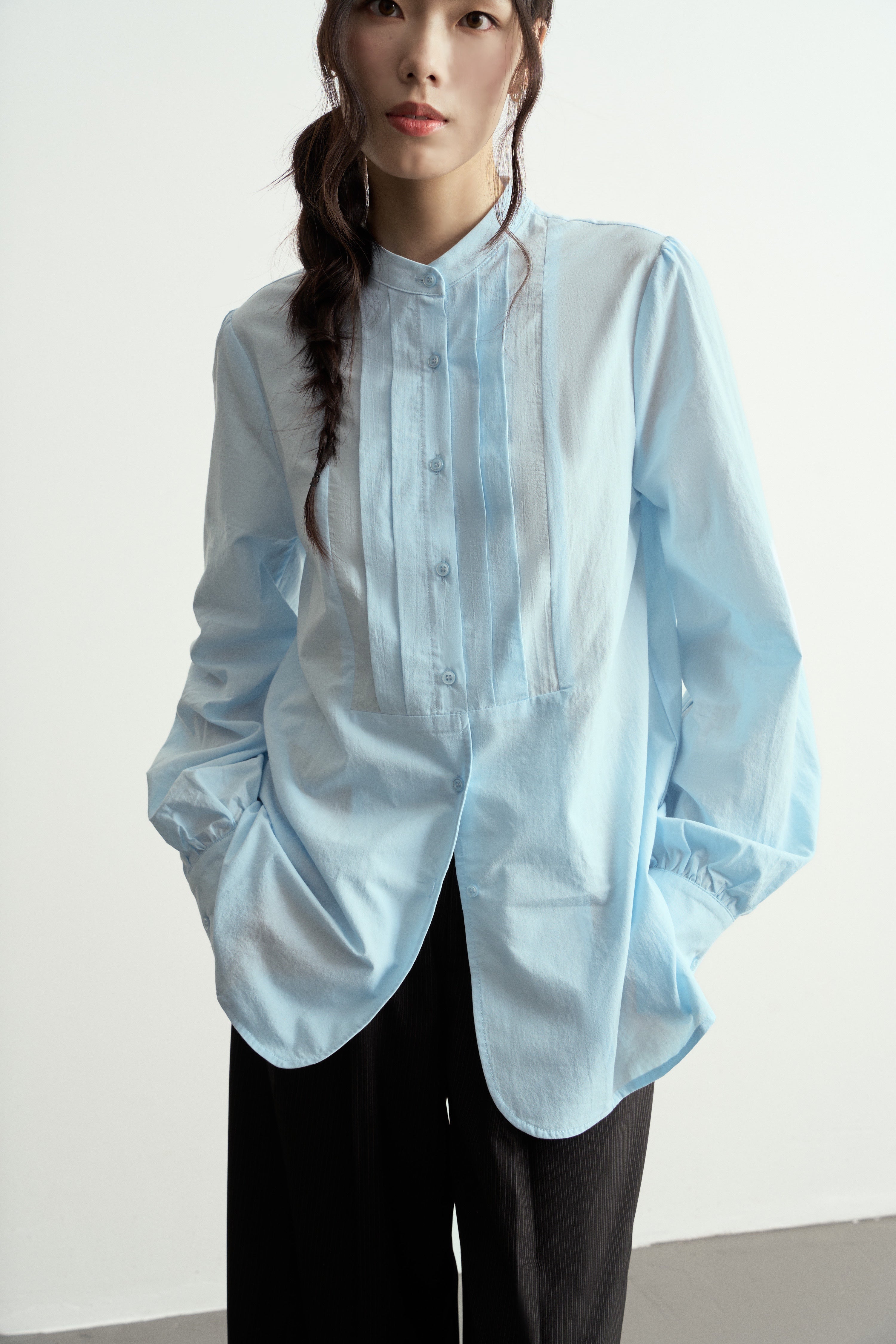 Traditional Chinese Round Neck Pleats Baby Blue Shirt/新中式圓領褶皺長袖淺藍恤衫