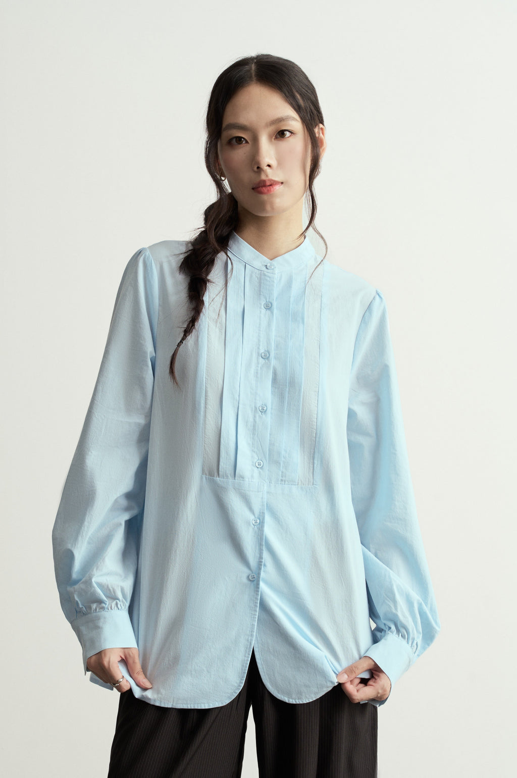 Traditional Chinese Round Neck Pleats Baby Blue Shirt/新中式圓領褶皺長袖淺藍恤衫