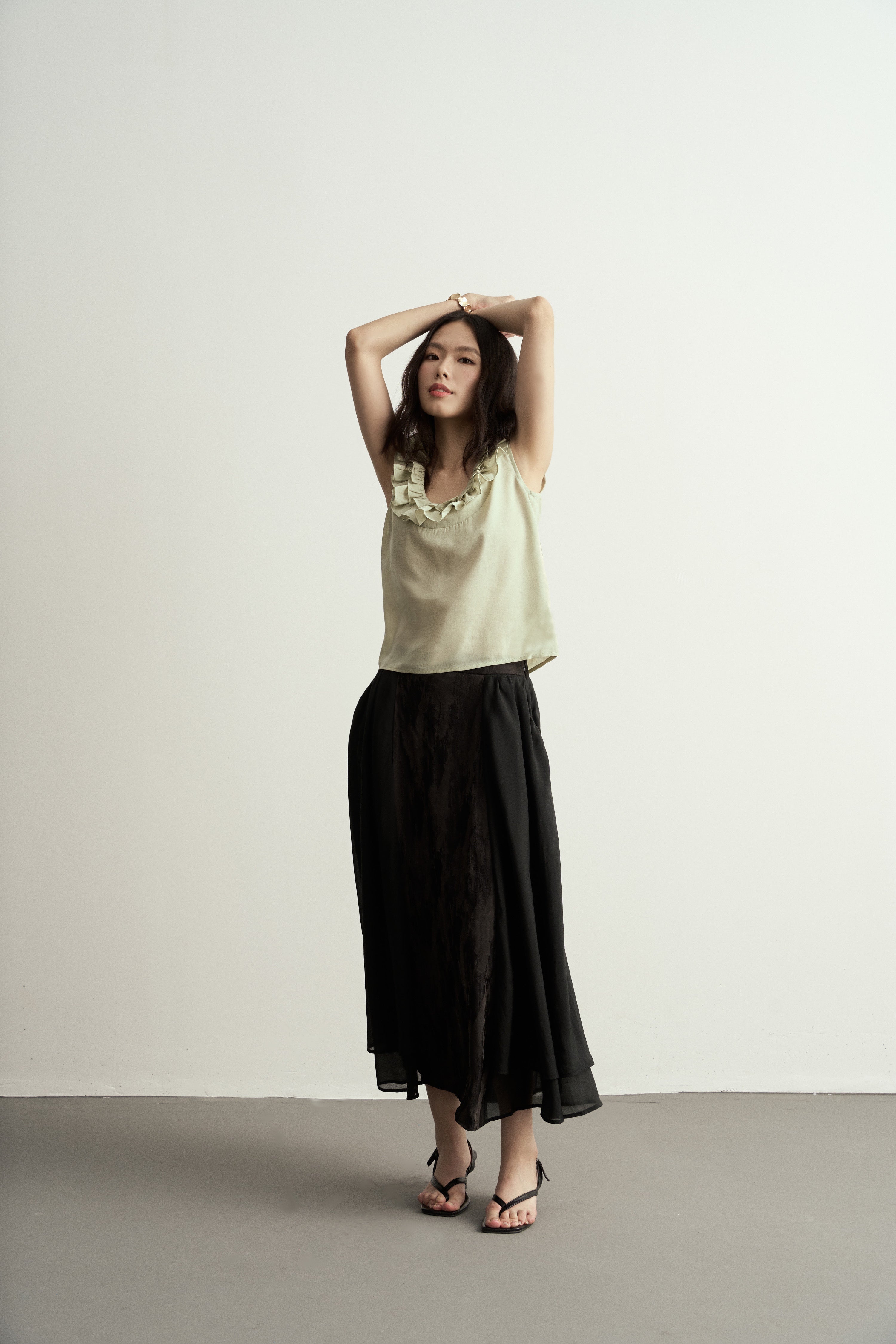 Light Green Linen Sleeveless Top with Double Ruffle Neckline/淺綠雙層荷葉邊領亞麻無袖背心