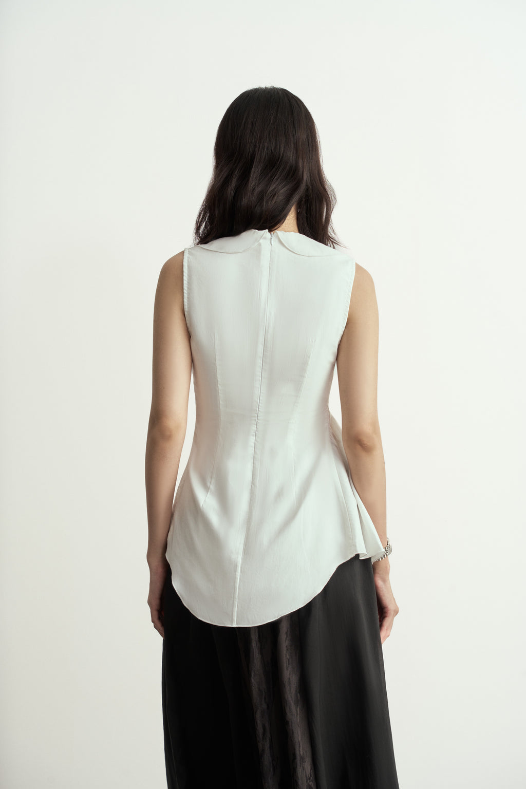 White Asymmetric Ruffles Sleeveless Blouse/白色無袖荷葉邊不對稱百褶修身上衣
