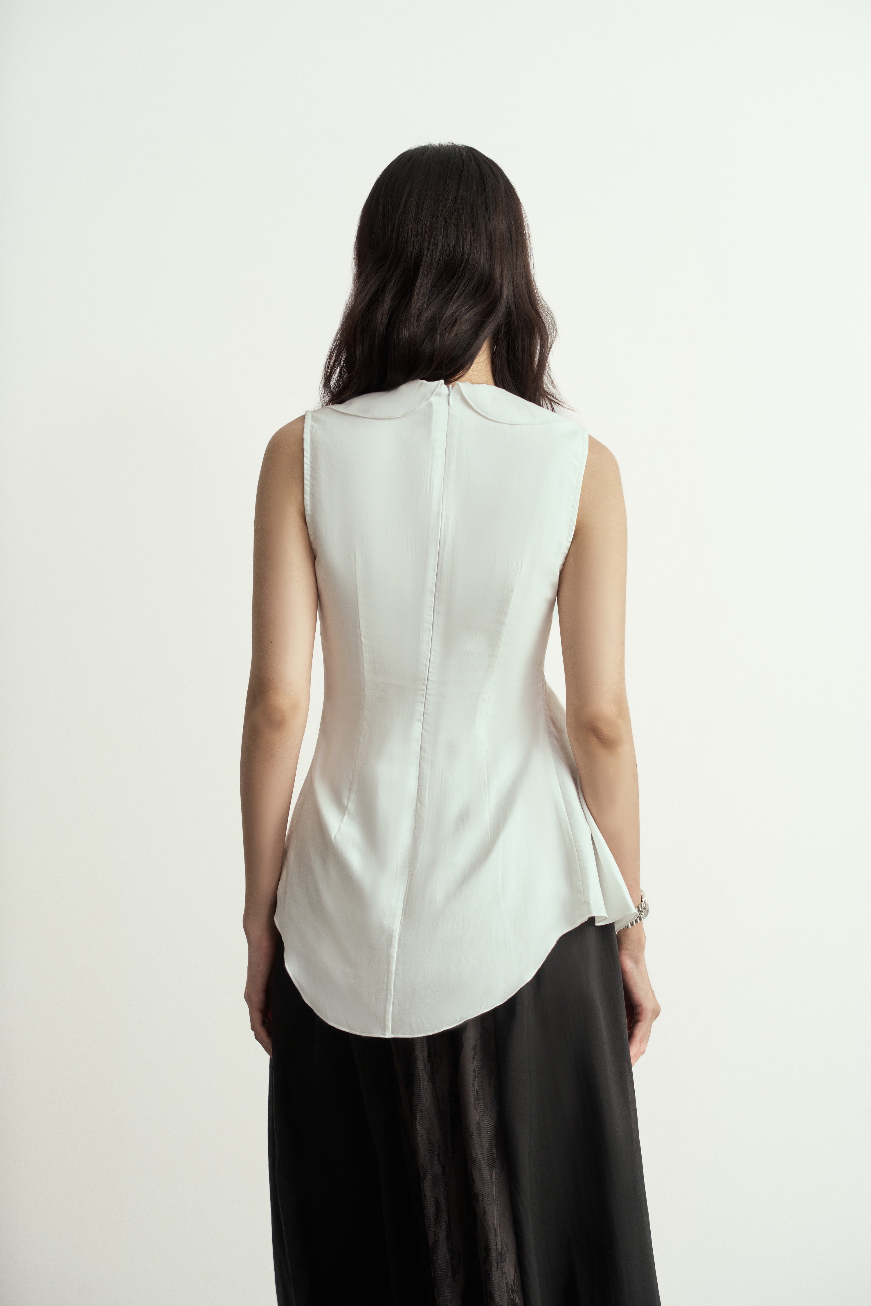 White Asymmetric Ruffles Sleeveless Blouse/白色無袖荷葉邊不對稱百褶修身上衣