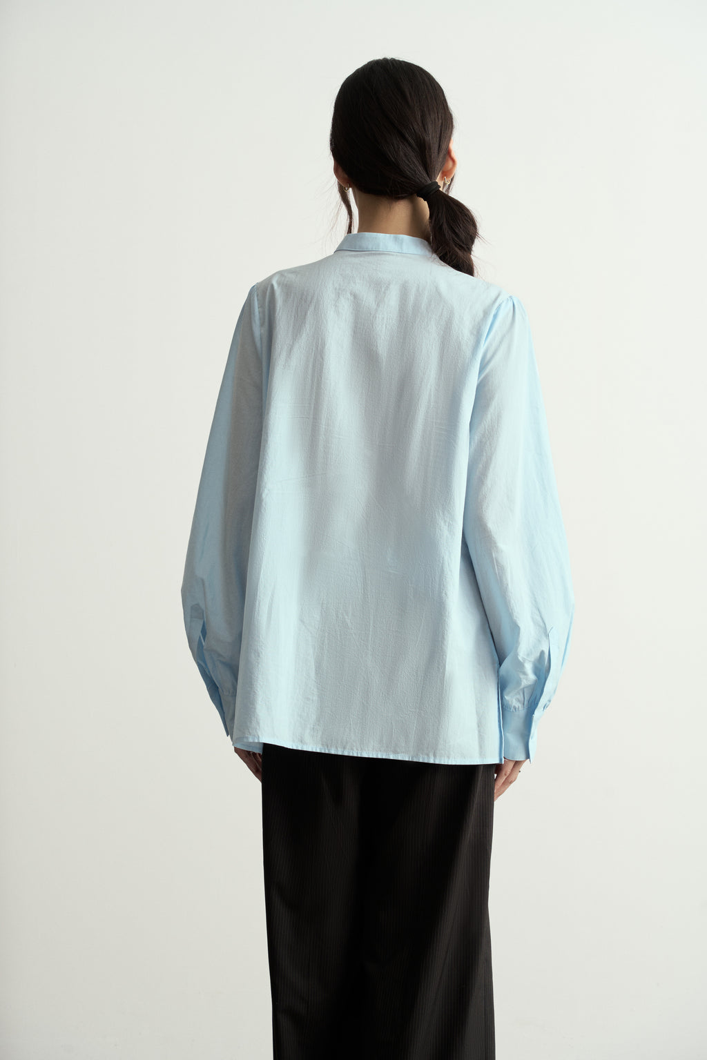 Traditional Chinese Round Neck Pleats Baby Blue Shirt/新中式圓領褶皺長袖淺藍恤衫