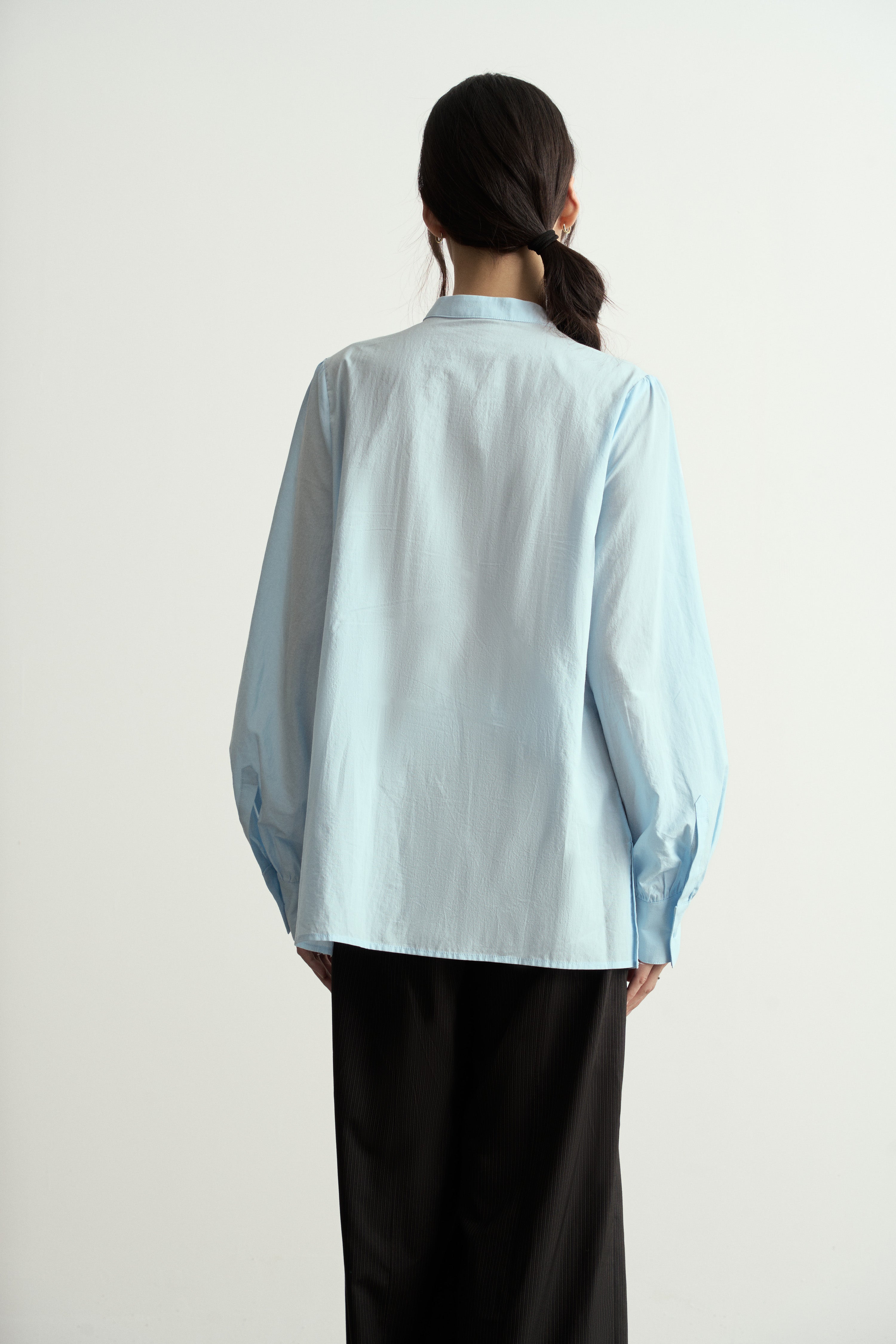 Traditional Chinese Round Neck Pleats Baby Blue Shirt/新中式圓領褶皺長袖淺藍恤衫
